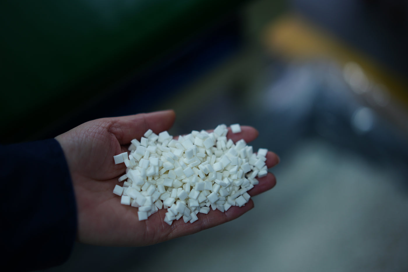 Two-way humidity control, made from plant fiber.