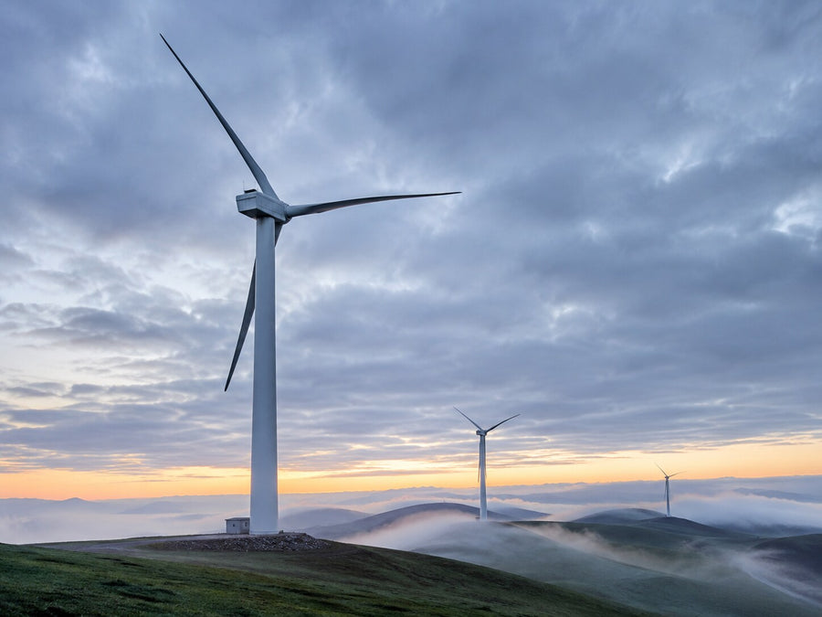 Wind turbine nacelle and control cabinets protected against condensation